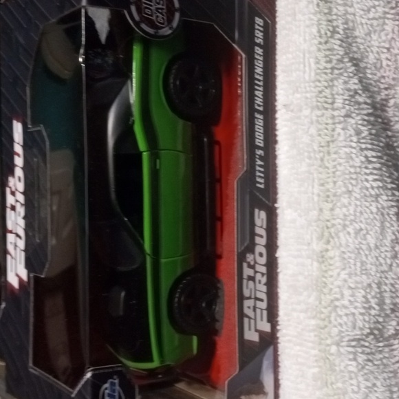 Fast & Furious Die-Cast Two  Cars Limited Edition 1/24 Scale - Picture 3 of 4